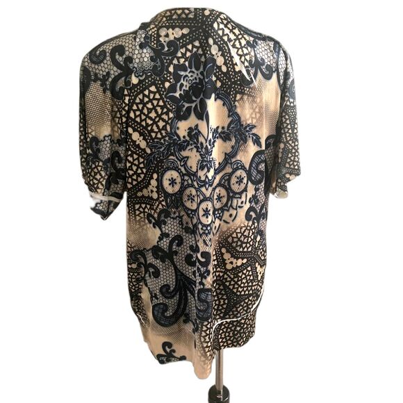 Lane Bryant V-Neck Fitted Stretch Top Black Lace Print Top Blouse SIZE 14/16 - Picture 3 of 7